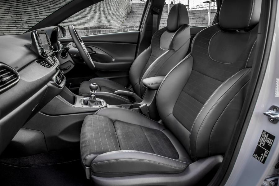 Интерьер Hyundai i30 N (PD) 2017 года  (UK) (фото 10 из 40)
